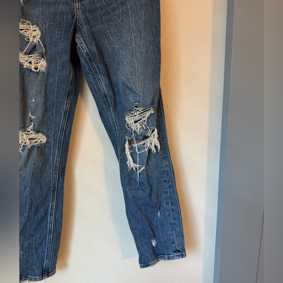 Abercrombie Distressed Curve Love High Rise Mom Jeans- Size 27 - Picture 6 of 8